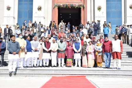 उत्तराखंड विधानसभा: राज्यपाल के अभिभाषण से पहले ही कांग्रेस का वॉकआउट, सदन 3 बजे तक स्थगित