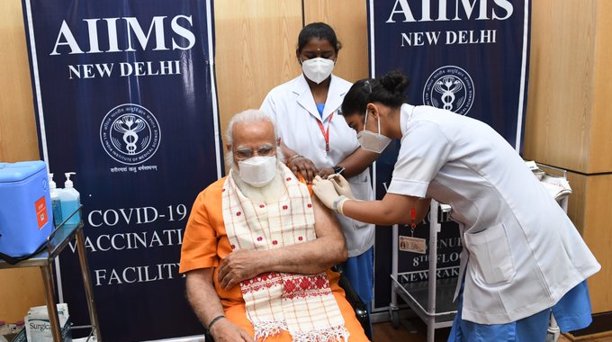 प्रधानमंत्री मोदी ने AIIMS में ली कोरोना वैक्सीन की दूसरी डोज, कहा- टीके से वायरस को हराएंगे