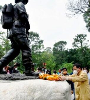 शौर्य स्थल पहुंचे सीएम धामी, शहीद सैनिकों को दी श्रद्धांजलि