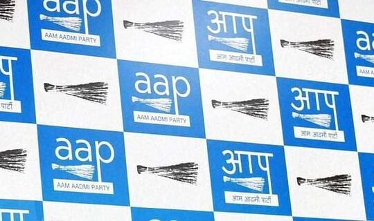 यूपी में AAP नहीं करेगी किसी से गठबंधन, पार्टी ने किया 403 सीटों पर चुनाव लड़ने का ऐलान