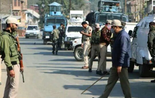 कश्‍मीर में नागरिकों पर हमले के बाद विस्थापित कश्मीरी कर्मचारियों को सुरक्षित जगह किया जाएगा तैनात