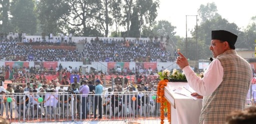 हल्द्वानी पहुंचकर सीएम धामी ने रोजगार मेले का फीता काटकर किया शुभारम्भ