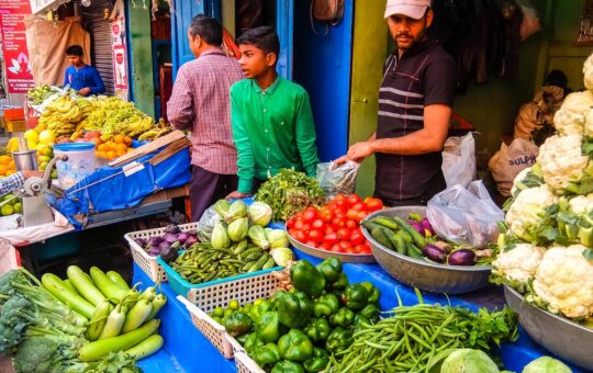 तेल की महंगाई से सब्जियों की कीमतों में लगी आग, 100 रुपये के पार पहुंचे टमाटर के दाम