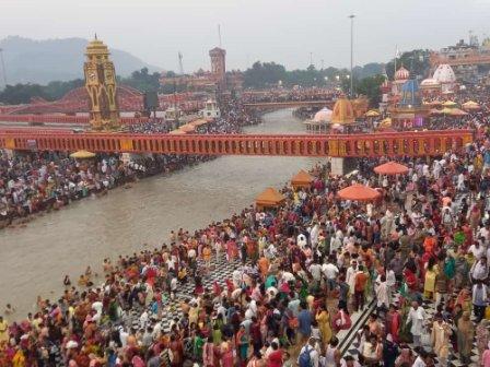 हरिद्वार में आस्था का सैलाब, बुद्ध पूर्णिमा पर श्रद्धालुओं ने गंगा में लगाई डुबकी