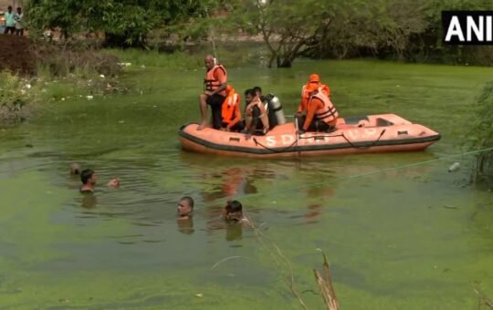 लखनऊ में तालाब में पलटा ट्रैक्टर, 46 लोग थे सवार, दस की मौत, सीएम योगी ने जताया दुख