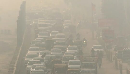 कैसे लें सांस? 885 AQI के साथ दिल्ली की स्थिति ‘बेहद गंभीर’, जानें NCR का ताजा हाल