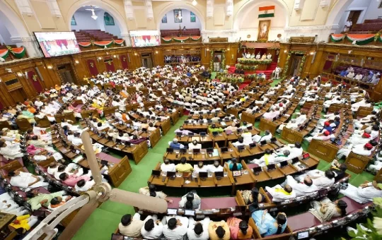 सीएम योगी व नेता प्रतिपक्ष ने दिवंगत सदस्यों को दी श्रद्धांजलि, कार्यवाही स्थगित