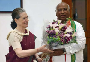 congress-president-sonia-gandhi-and-mallikarjun-kharge