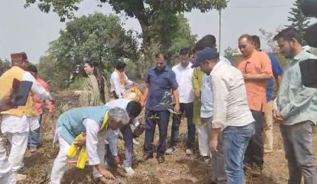 हरिद्वार से नवनिर्वाचित सांसद त्रिवेन्द्र ने किया वृक्षारोपण