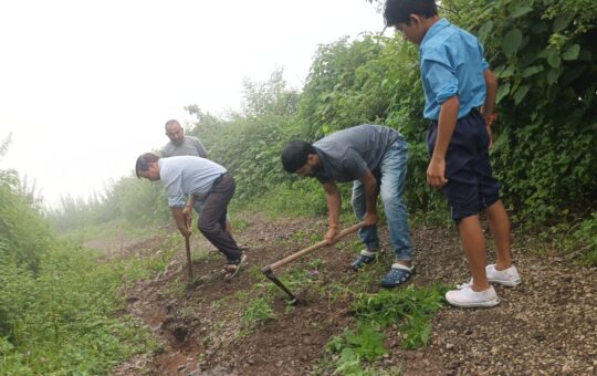 सात साल बाद भी नहीं बन पाया सनगांव-नाईकलां मोटर मार्ग, ग्रामीणों में दिखा डबल इंजन सरकार के प्रति आक्रोश